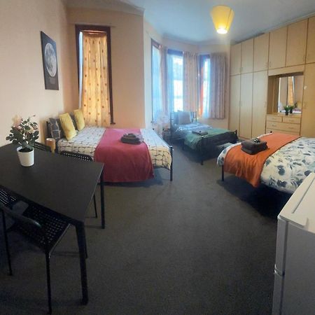 25 Minutes To Central London Rooms 35 Экстерьер фото