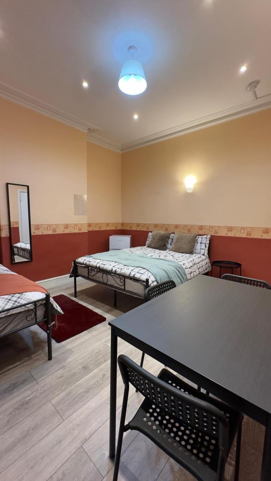25 Minutes To Central London Rooms 35 Экстерьер фото