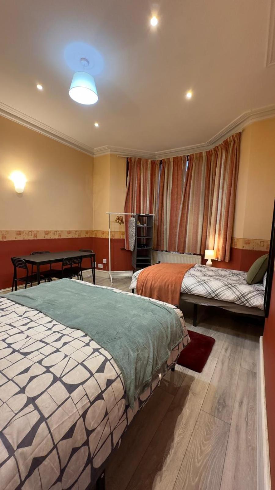 25 Minutes To Central London Rooms 35 Экстерьер фото